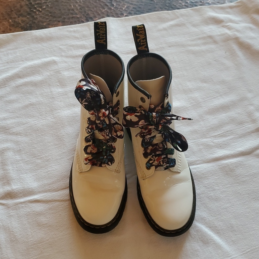 Dr. Martens Zavala White Patent Leather Floral Ribbon Lace Combat Boots Womens 7